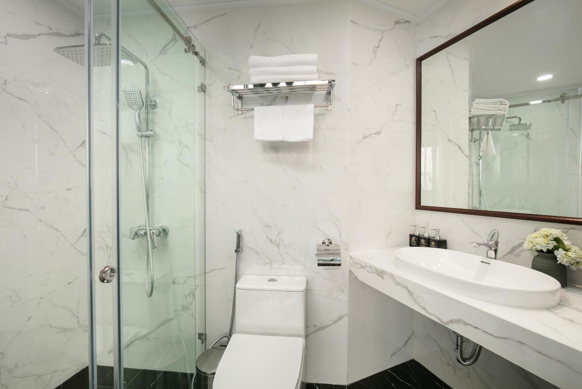 Hanoi Plaza Suite Hotel & Spa Exterior photo